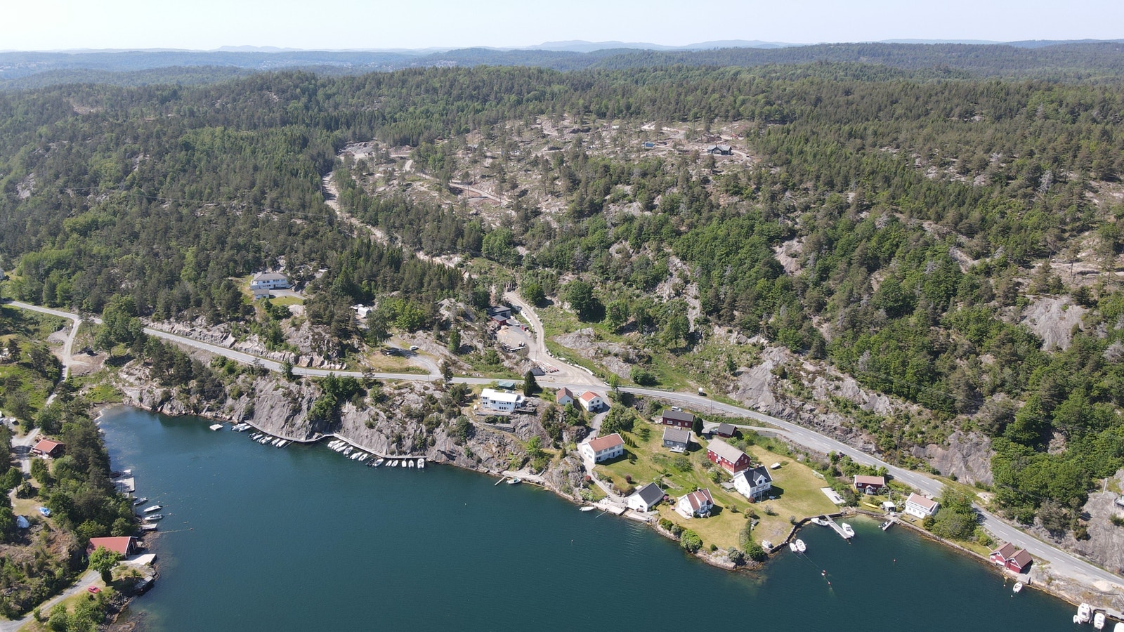 Alle som kjøper hytte på Sørlandsleia får tilbud om båtplass like på nedsiden av feltet Galleribilde