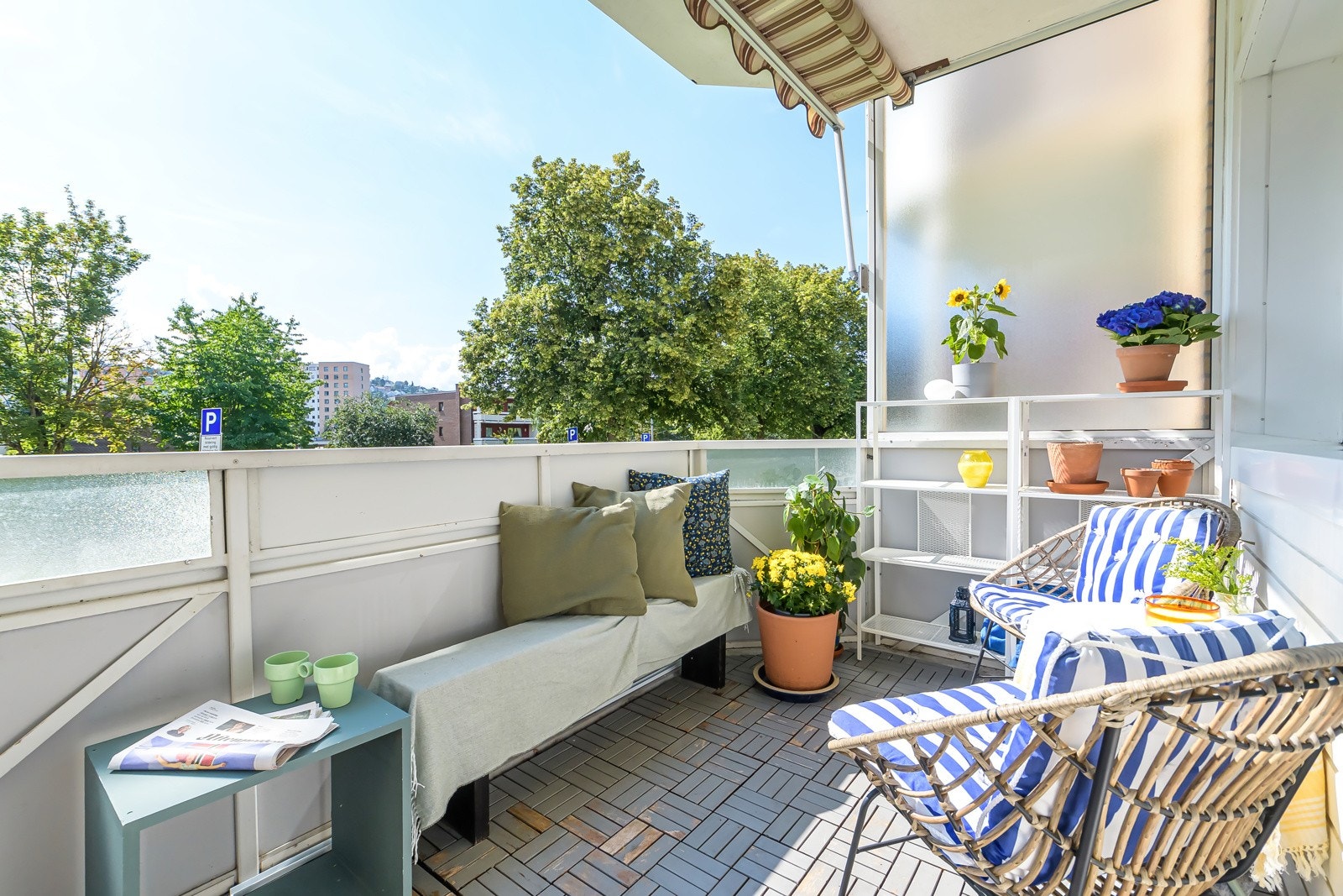 Det er god plass til utemøblement, beplanting og grill. Det er tillatt med gass- og elektrisk grill iht. Galleribilde