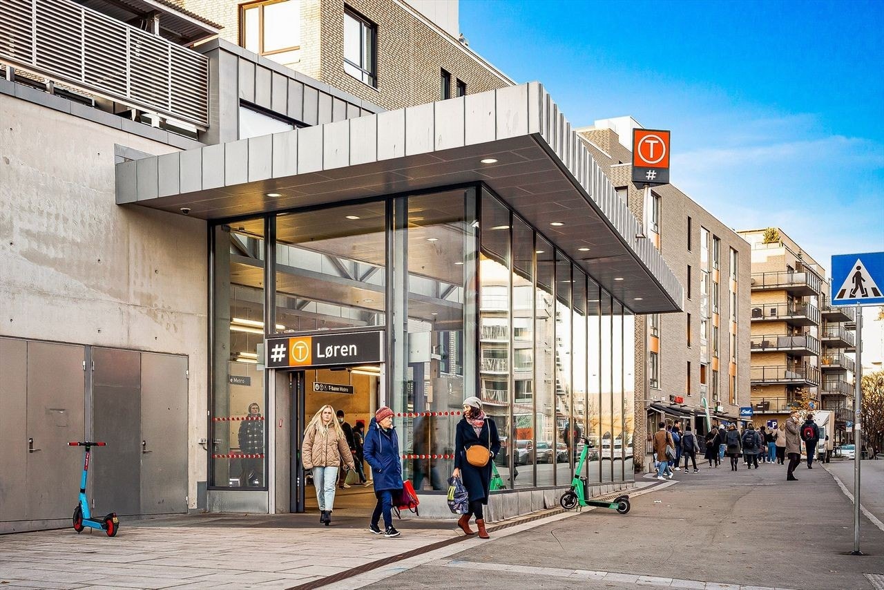 Løren T-bane har hyppige avganger mot sentrum. Galleribilde