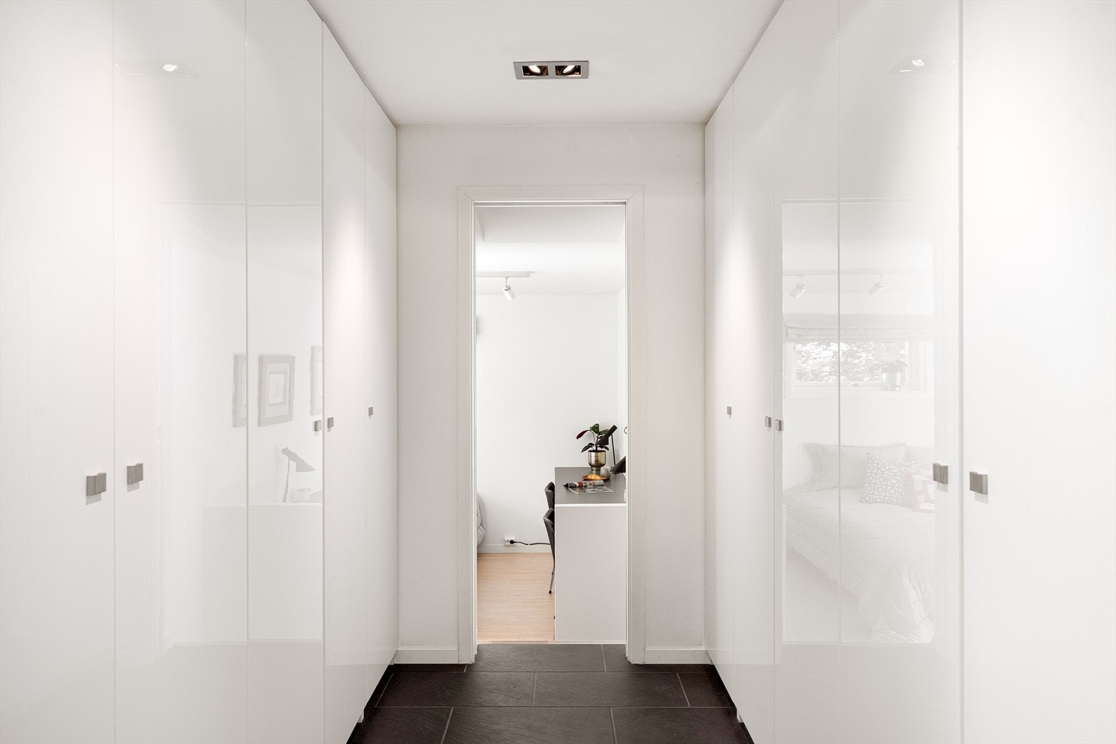 Rett over gangen finner du boligens siste soverom Galleribilde