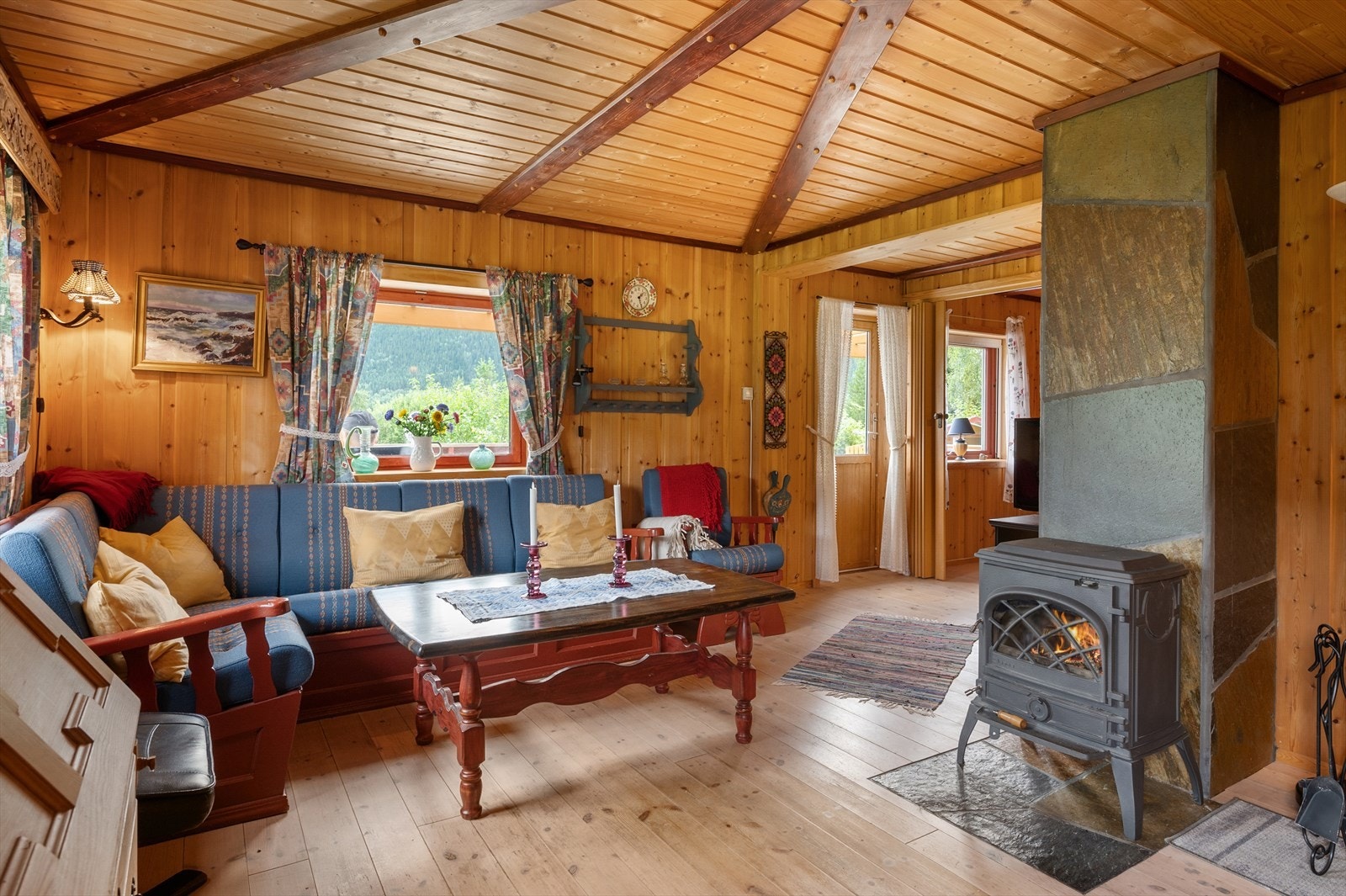 I fra stuen er det utgang til veranda. Galleribilde