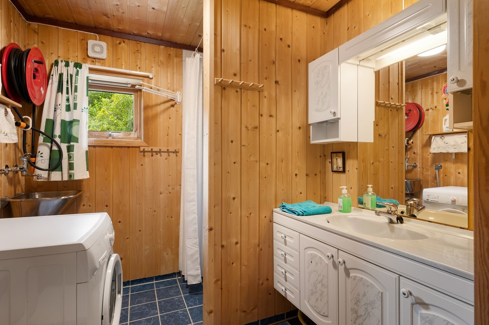 Bad i hovedetasjen. Galleribilde