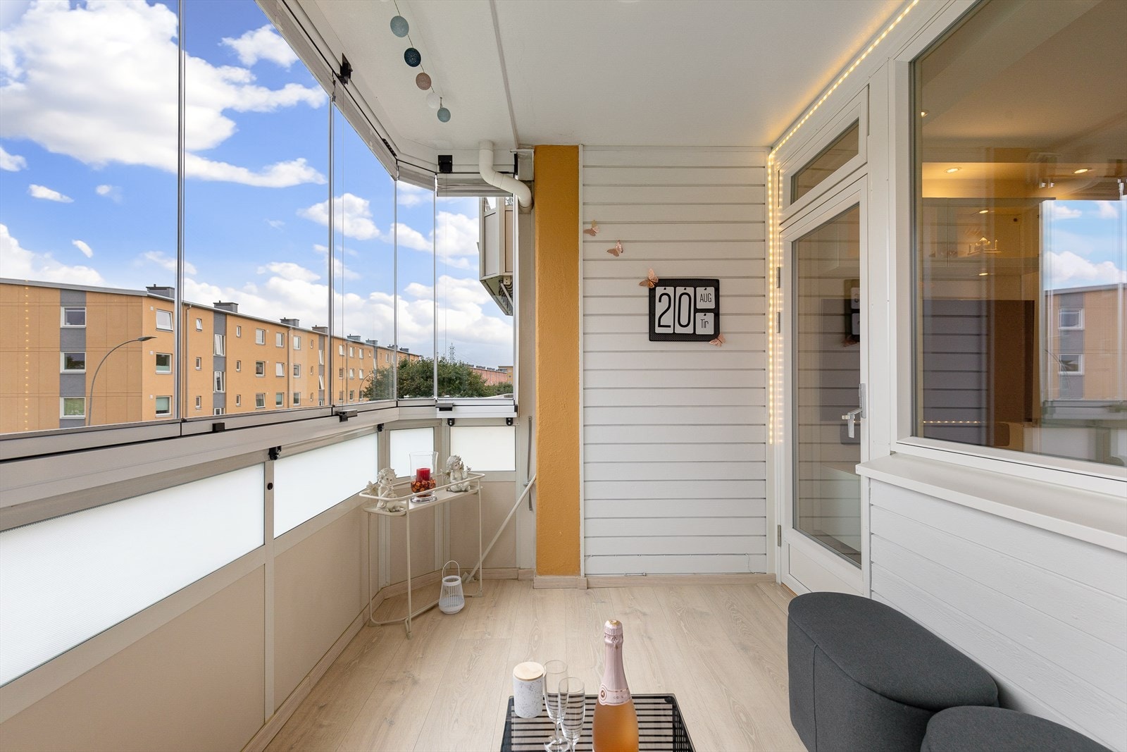 Balkongen ble innglasset i 2021 og det ble lagt nytt gulv og overflater ble malt. Galleribilde