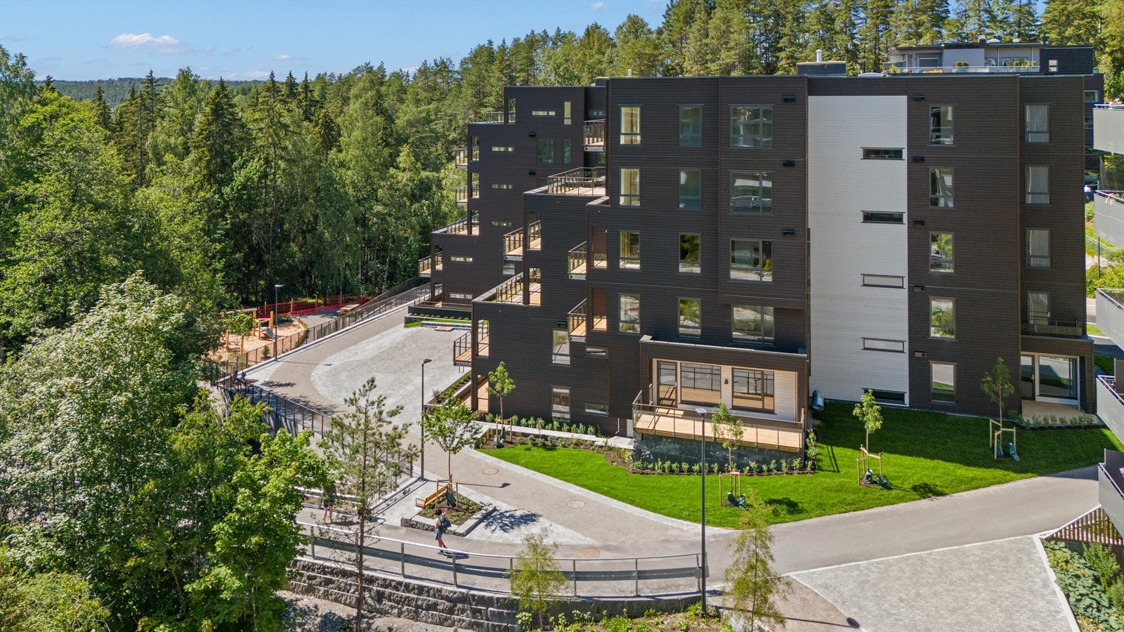 Påkostede og flotte utarealer, grensende til friområde Galleribilde