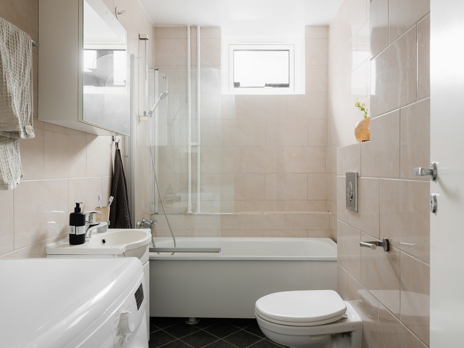 Vinduet gir godt med naturlig lys. Galleribilde