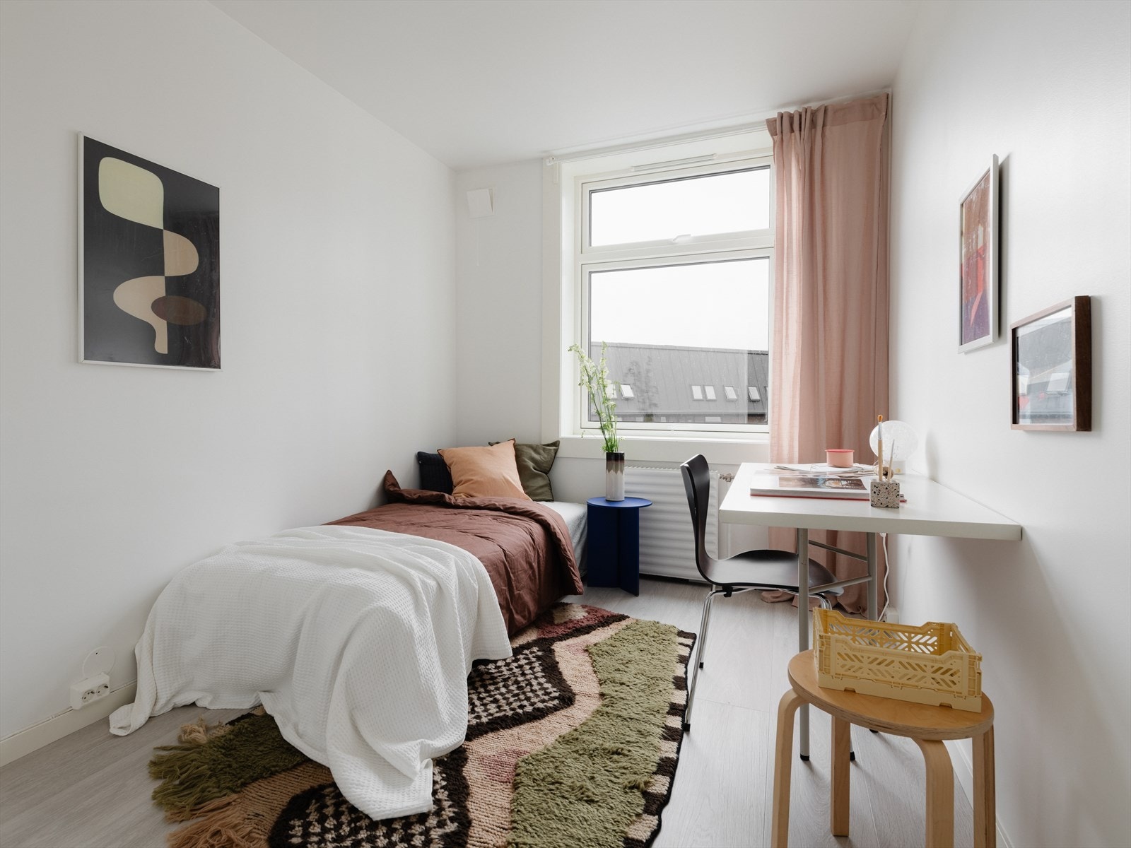 Soverom II er lyst og behagelig. Rommet passer fint som barnerom, gjesterom eller kontor. Galleribilde