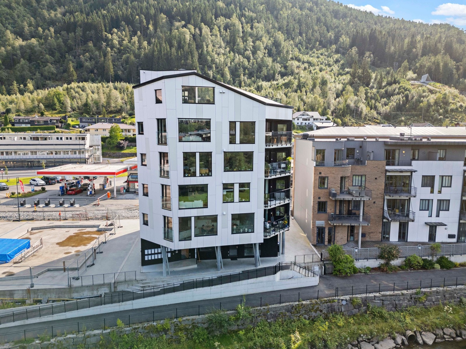 Hafstadvegen 39 - leiligheten ligger på hjørne i 2.etg. Galleribilde