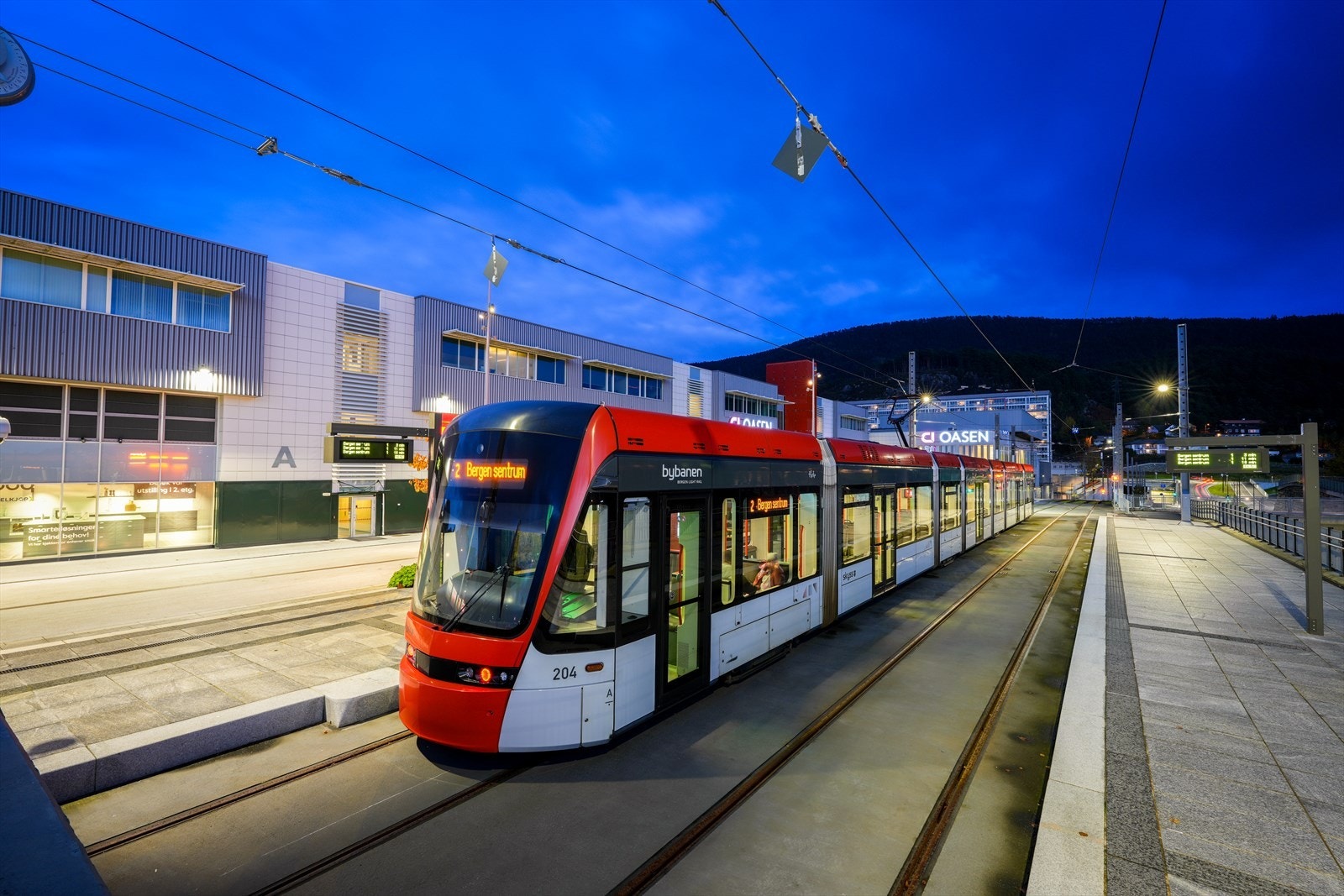 Kun et par minutters gange fra Oasen og bybane stopp. Galleribilde