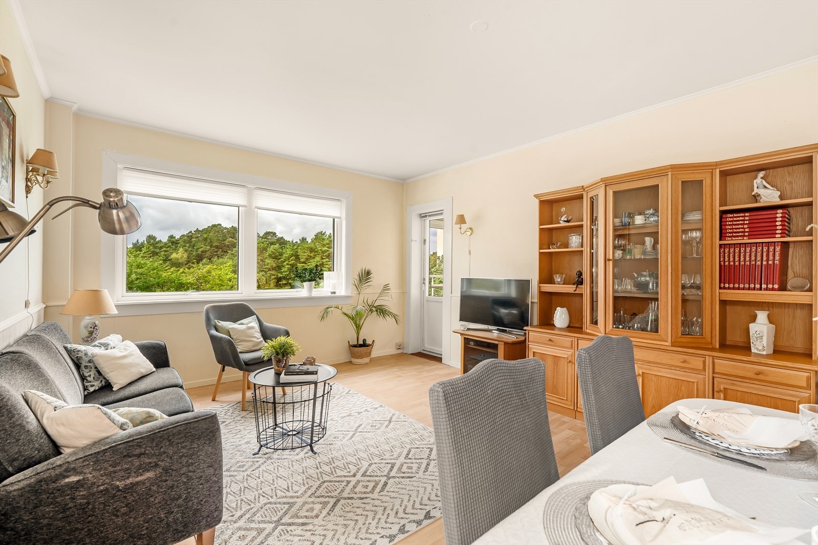 Fa stuen har man utgang til innglasset balkong. Galleribilde