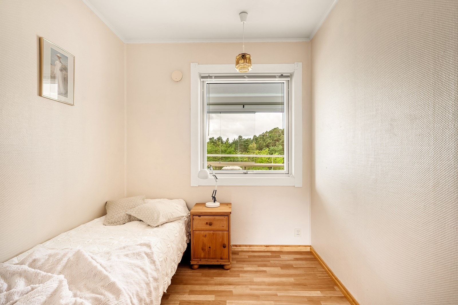 Lyst og romslig soverom på 7,3 m². Galleribilde