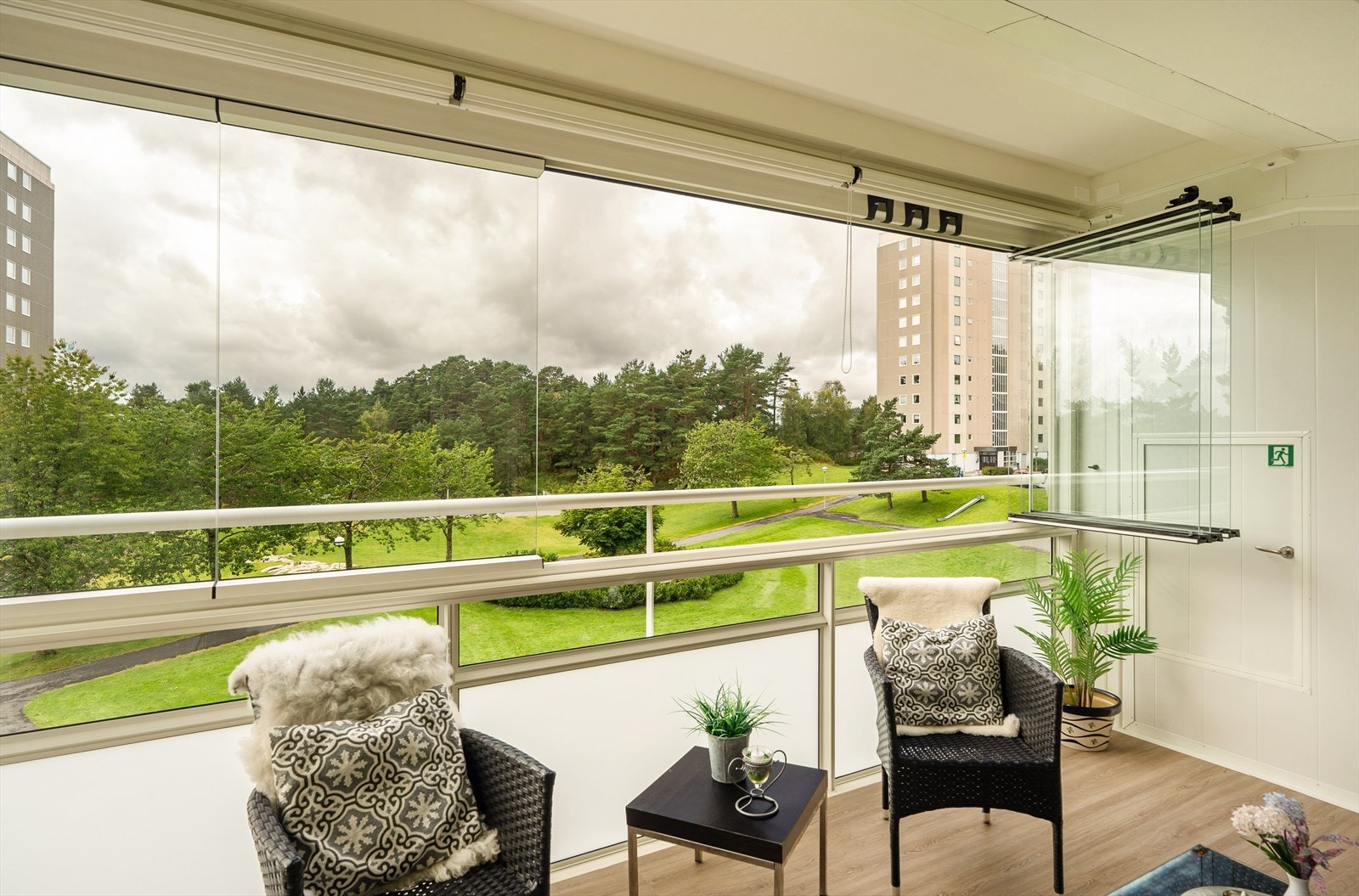 Her bor du i et rolig område med utsikt mot flere flotte grønne omkringliggende områder. Galleribilde