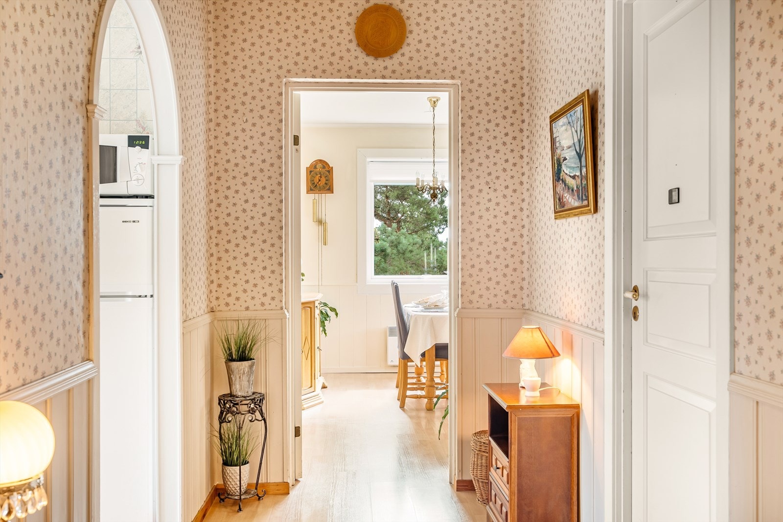 Fra gangen ledes man naturlig inn i resten av leiligheten. Galleribilde