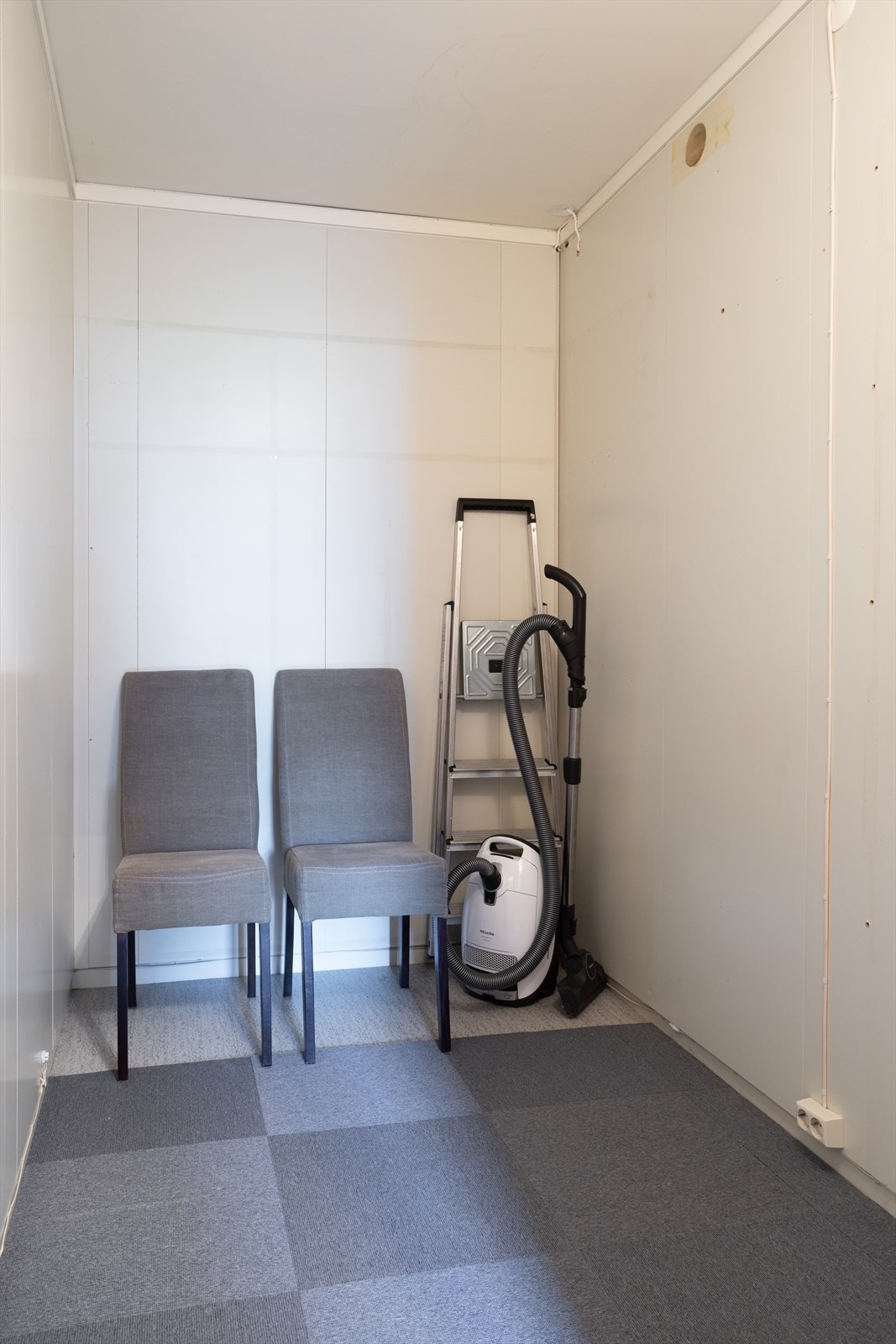 Praktisk innvendig bod ligger i direkte tilknytning til entreen, Galleribilde