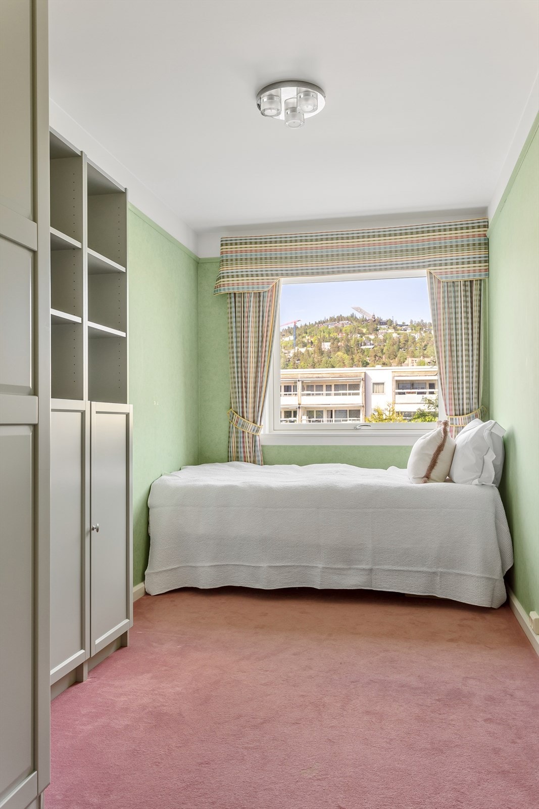 Soverom II er også av god størrelse, og har god plass til garderobeskap. Galleribilde