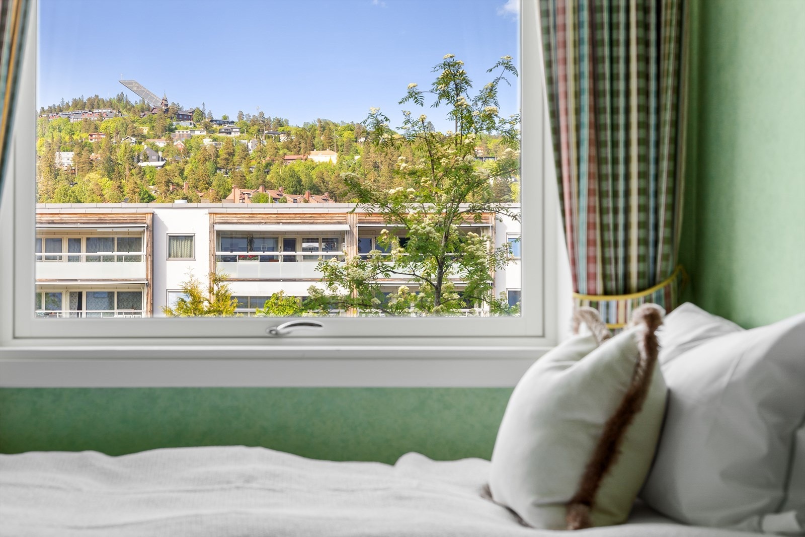 Soverom II har tidligere vært brukt som musikkrom og er forskriftsmessig lydisolert. Galleribilde