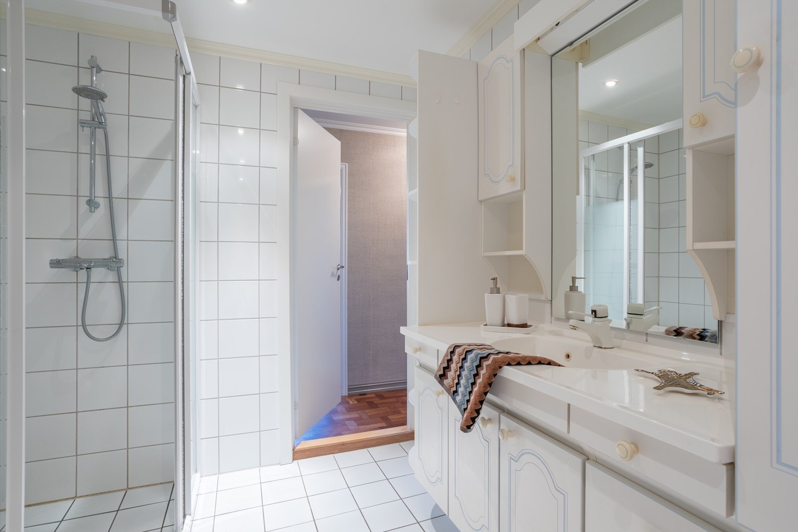 Det er varmekabler i gulvet. Galleribilde