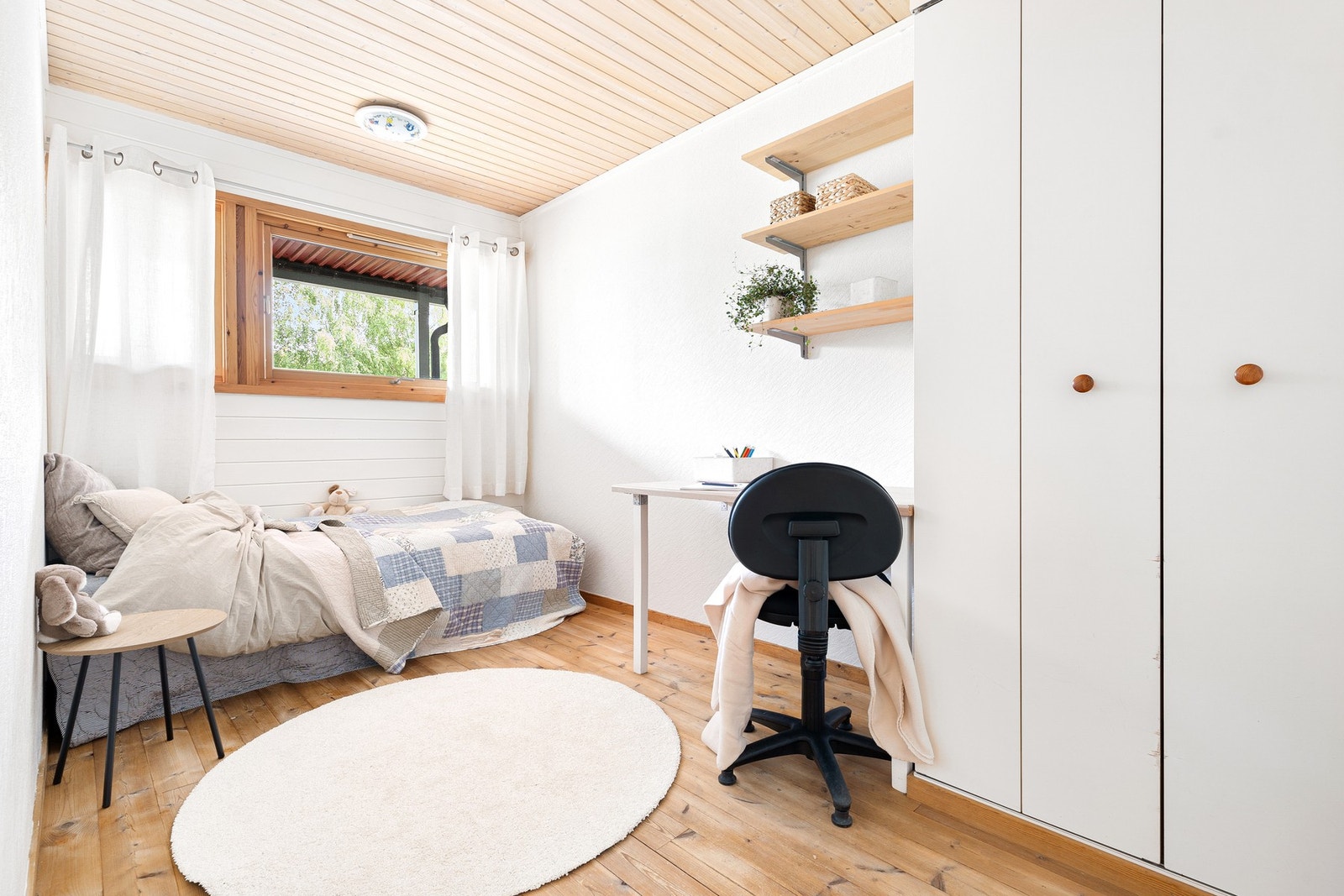 Soverom i 1.etasje på 8,5 kvadratmeter. Galleribilde