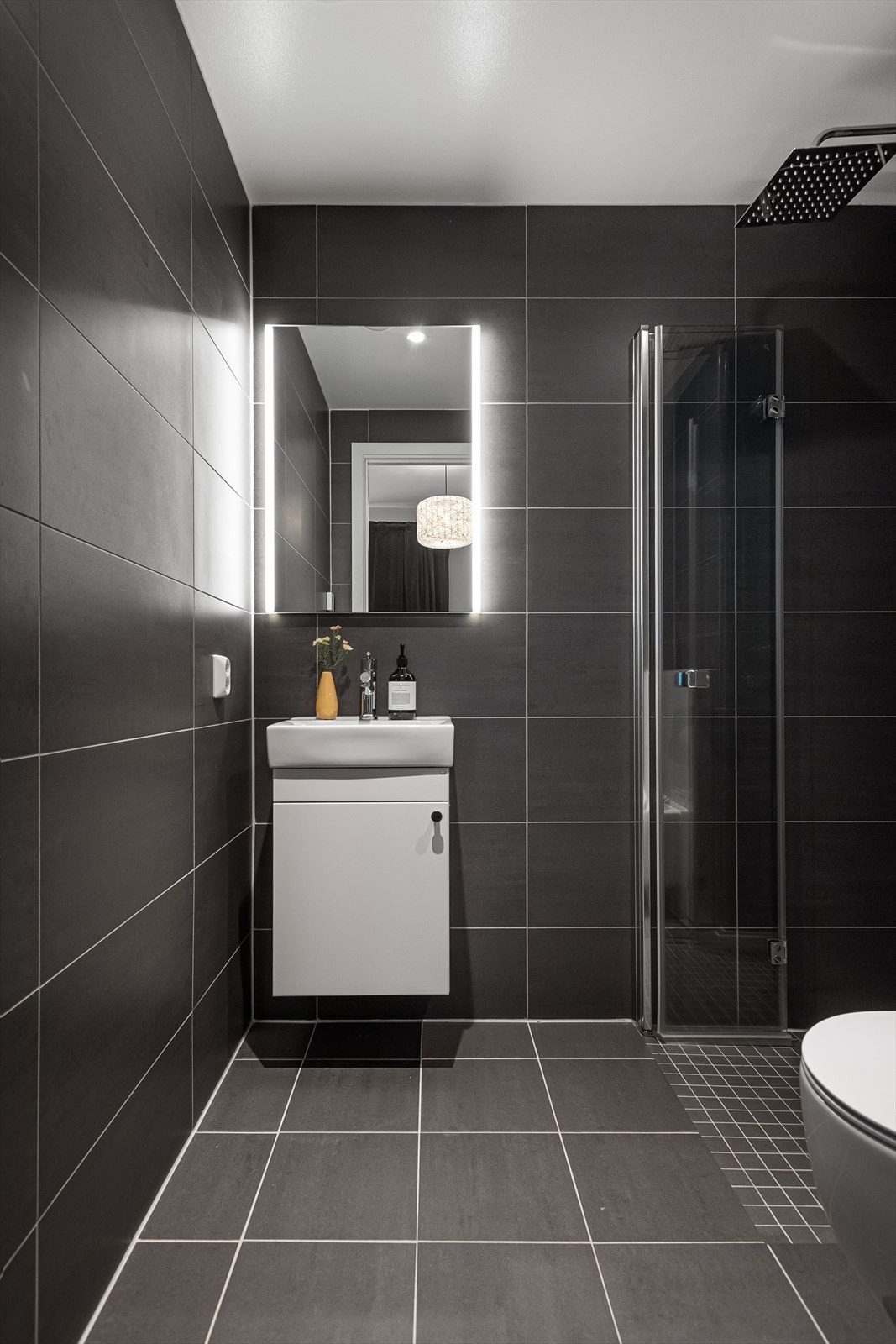 I tillegg har hovedsoverommet eget bad. Galleribilde