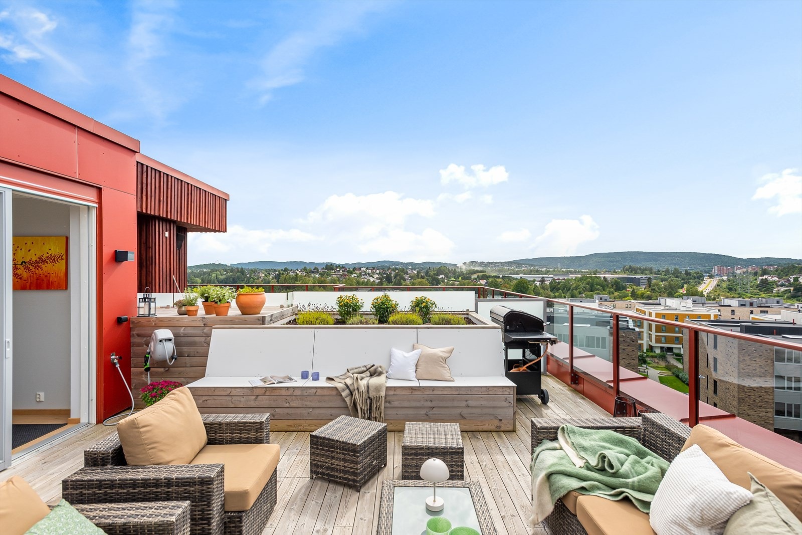 Dette er en strøken 4-roms leilighet på totalt BRA-i 106m² med takterrasse og 2 balkonger i Lørenskog Kommune. Galleribilde