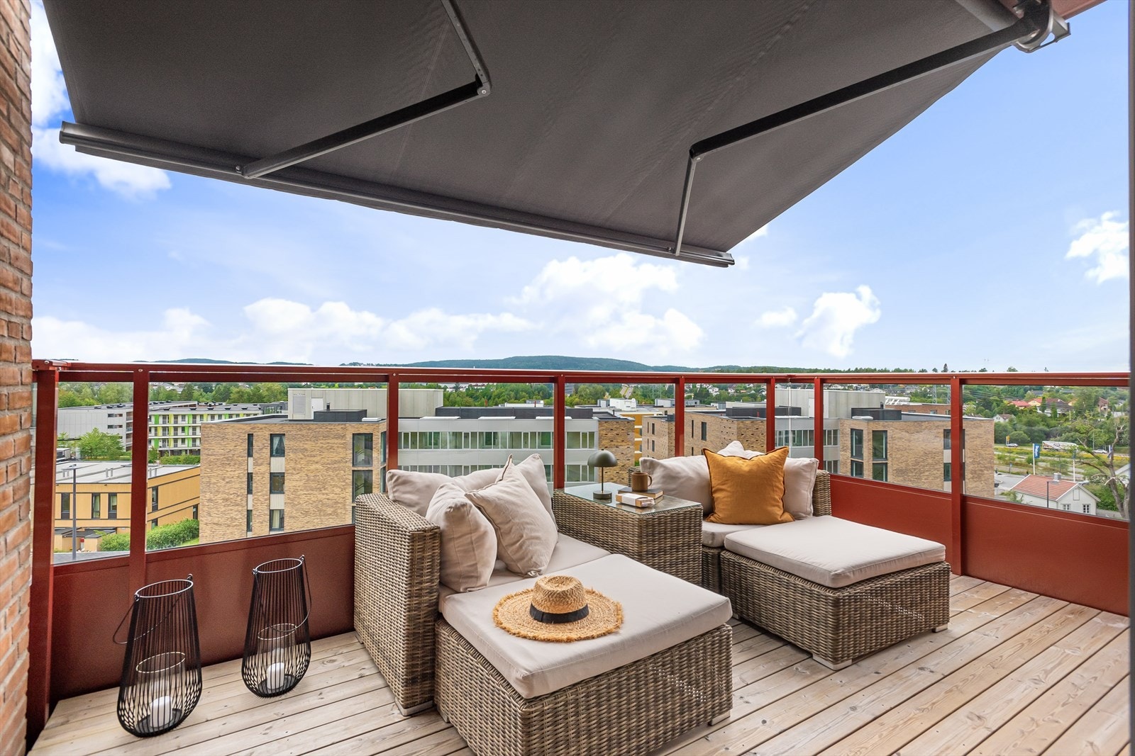 Det er montert solskjerming på balkongen. Galleribilde