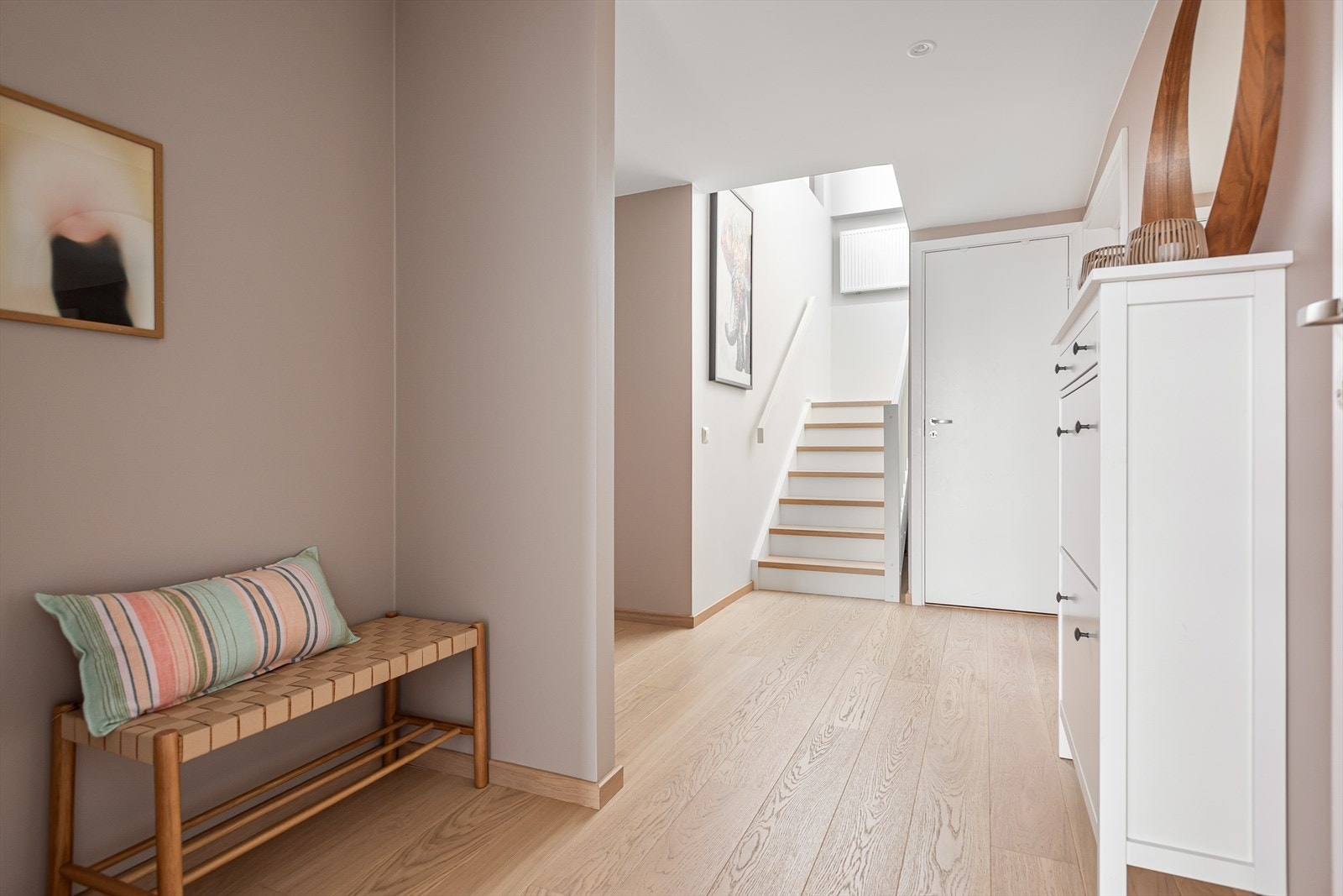 Fra gangen er det trapp opp til takterrassen. Galleribilde