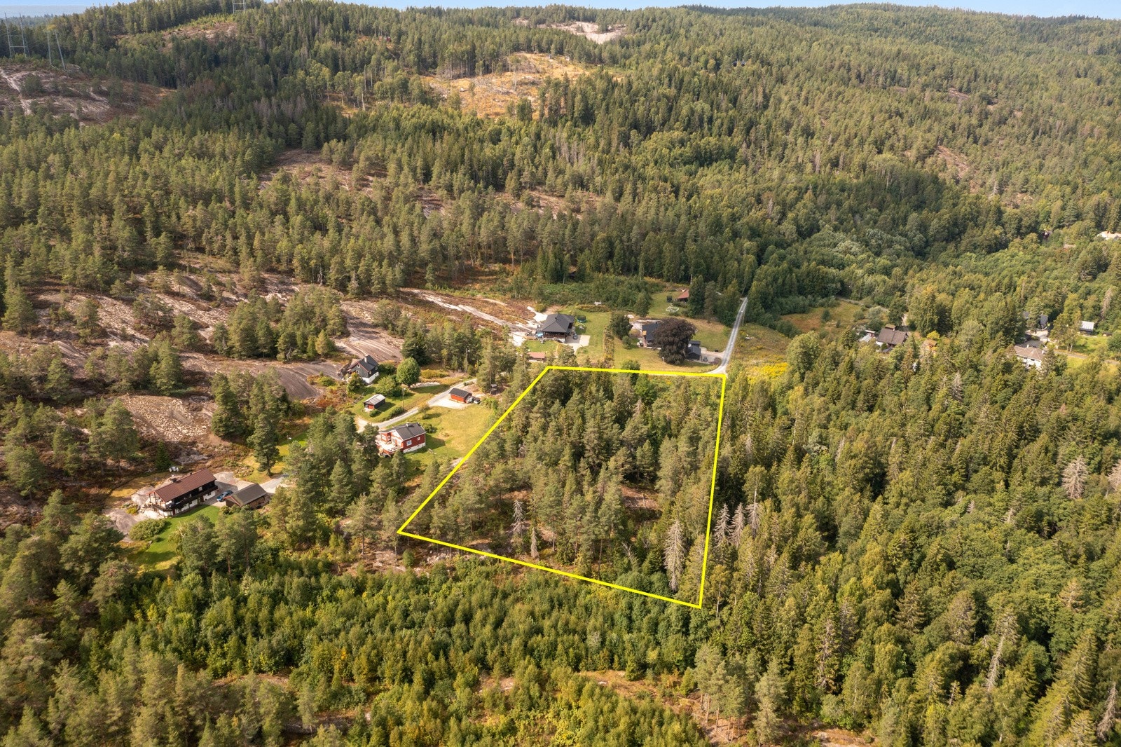 Idyllisk og naturskjønn tomt på ca. 9 783,6 kvm. Galleribilde