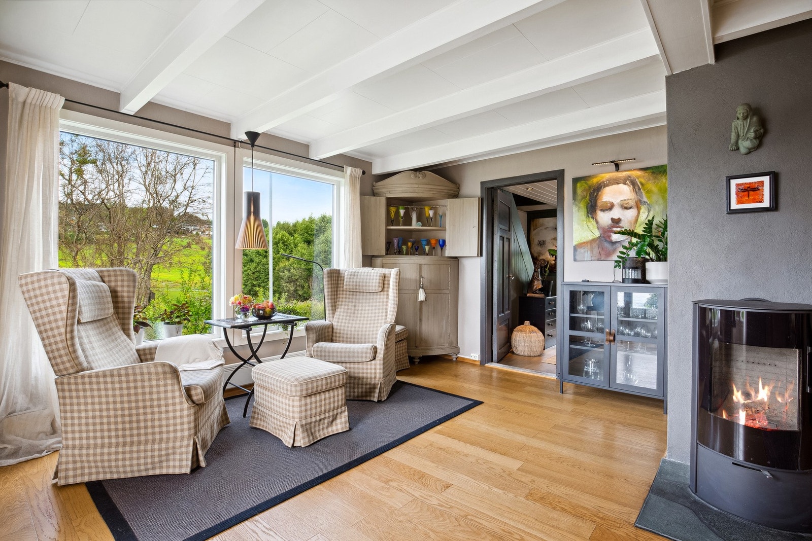 Boligen er gjennomgående oppgradert på både innvendig og utvendige flater Galleribilde