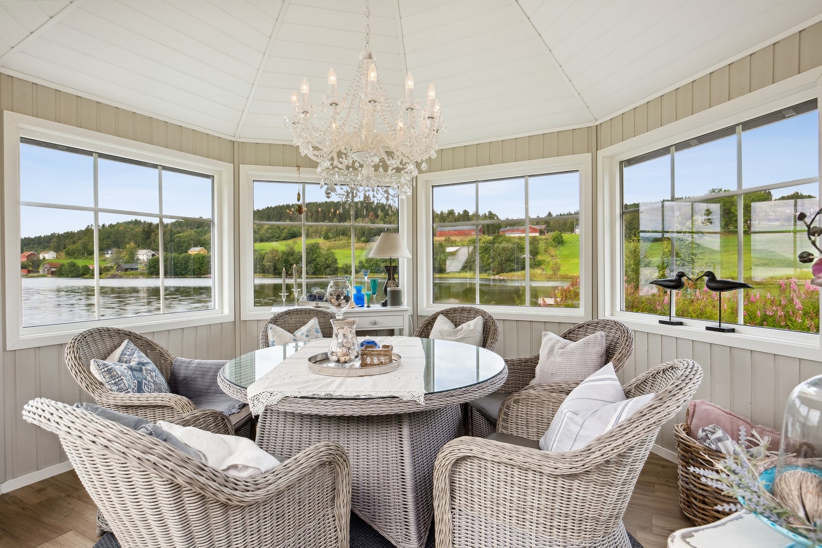 Lys stue i lysthuset Galleribilde