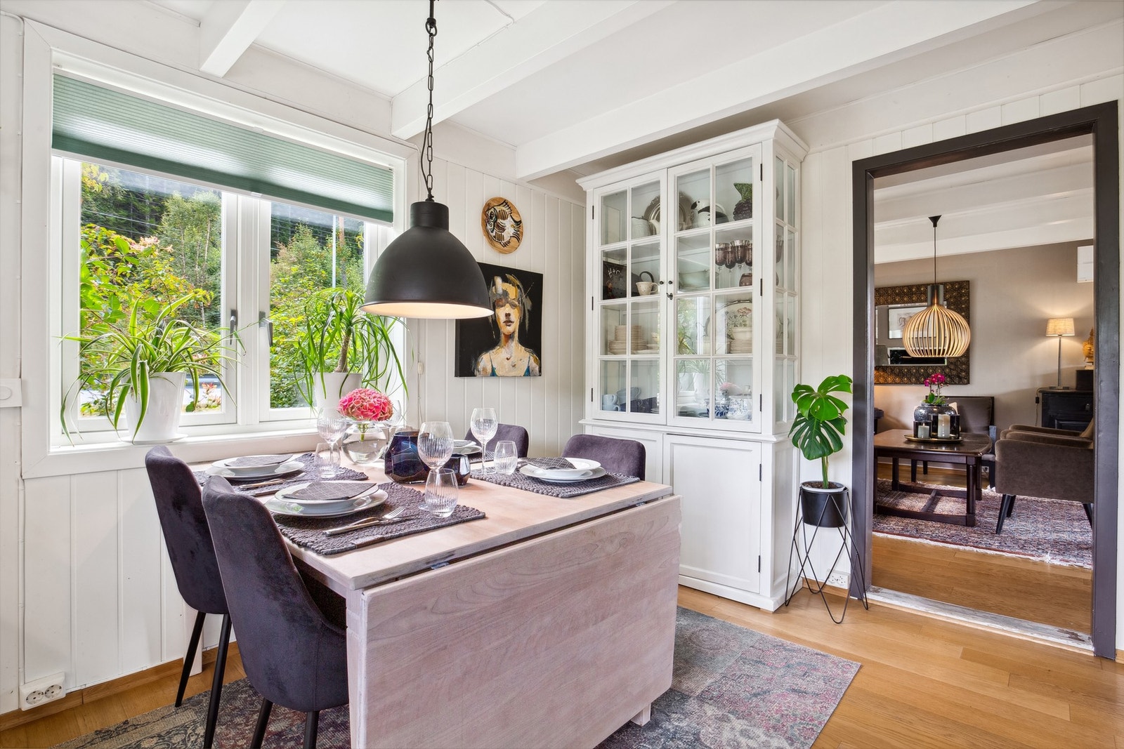 Kjøkken med rom for spisebord Galleribilde