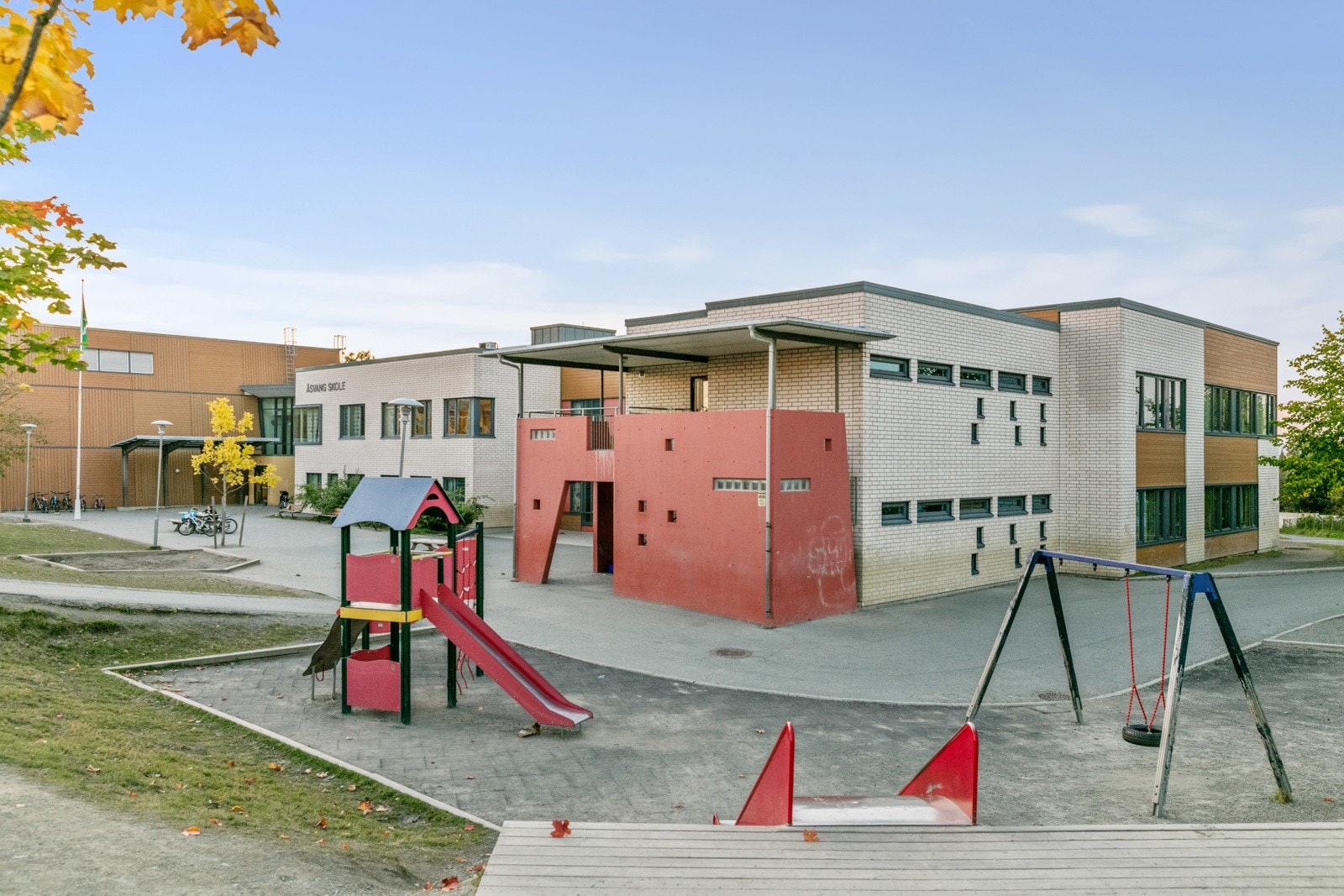 Gang-/sykkelavstand til Åsvang skole som ligger ca. 1 km fra boligen. Galleribilde