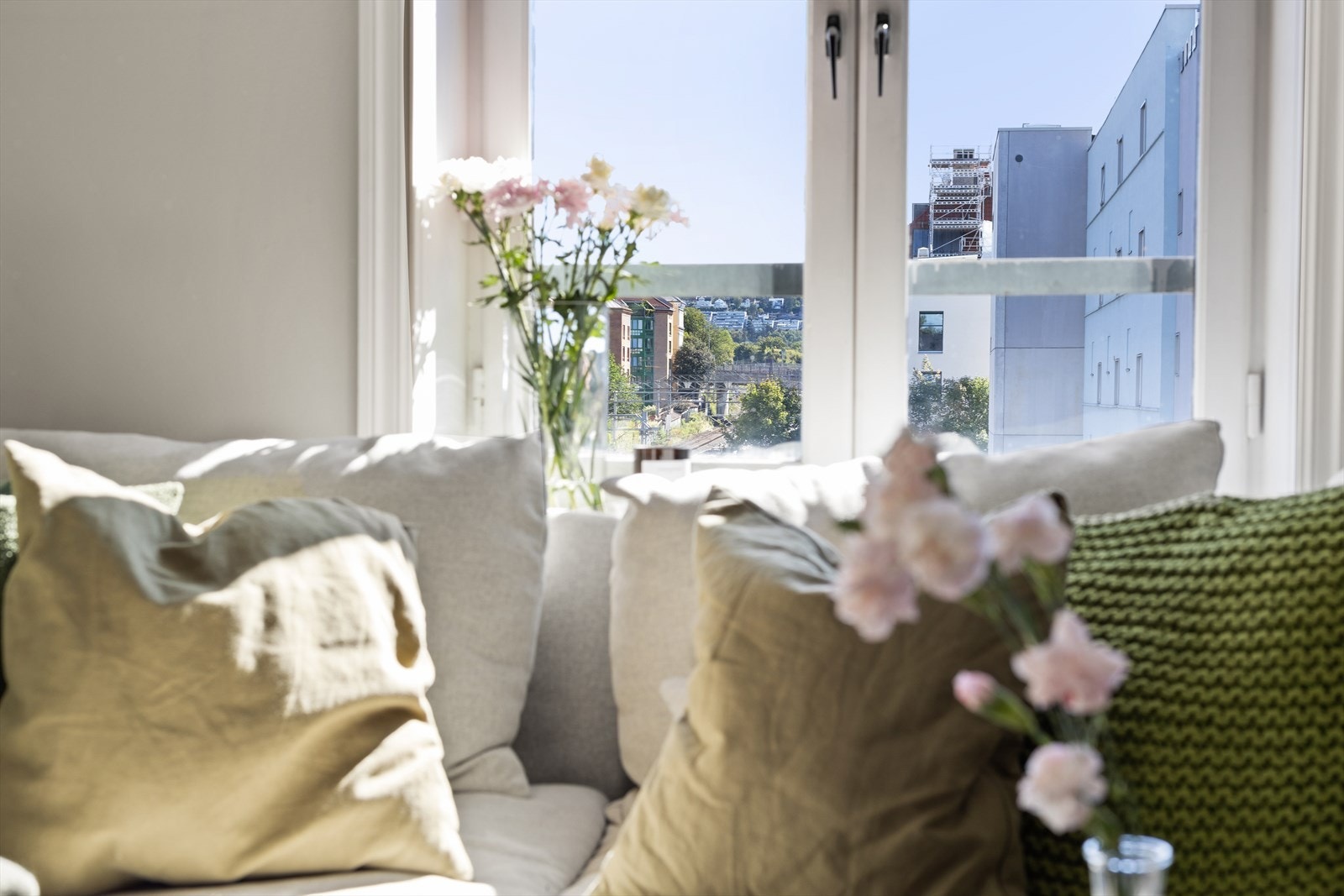 Klassiske detaljer og dyp vinduskarm. Galleribilde