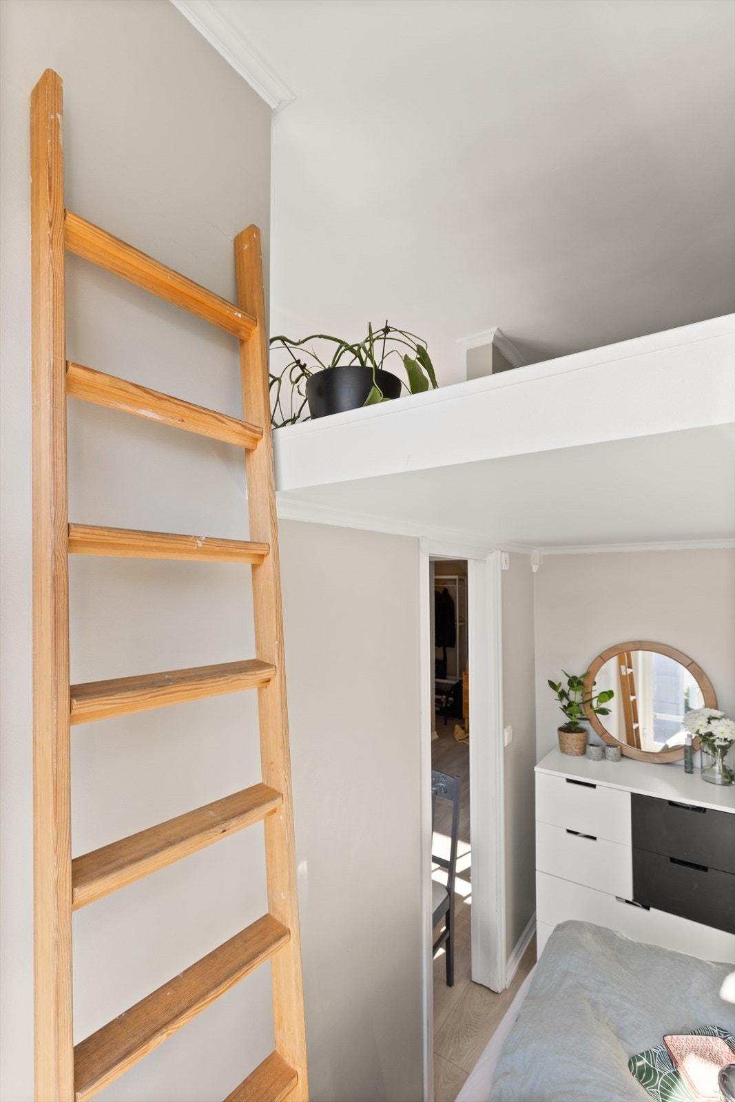 Adkomst til hems via stige som følger med. Galleribilde