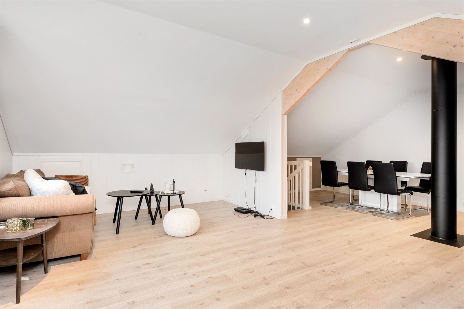Stue på loft. Galleribilde
