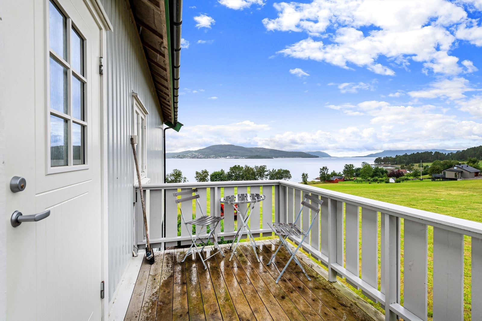 Veranda ved inngang. Galleribilde