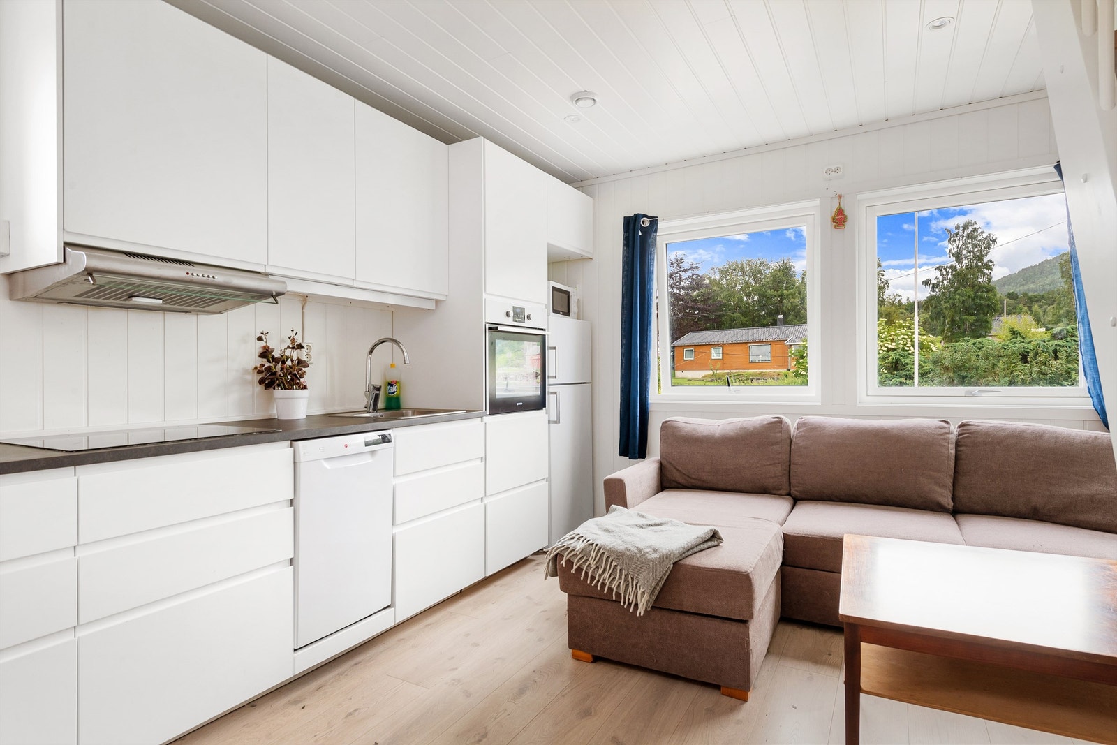 Kjøkken/stue i hybeldel. Galleribilde