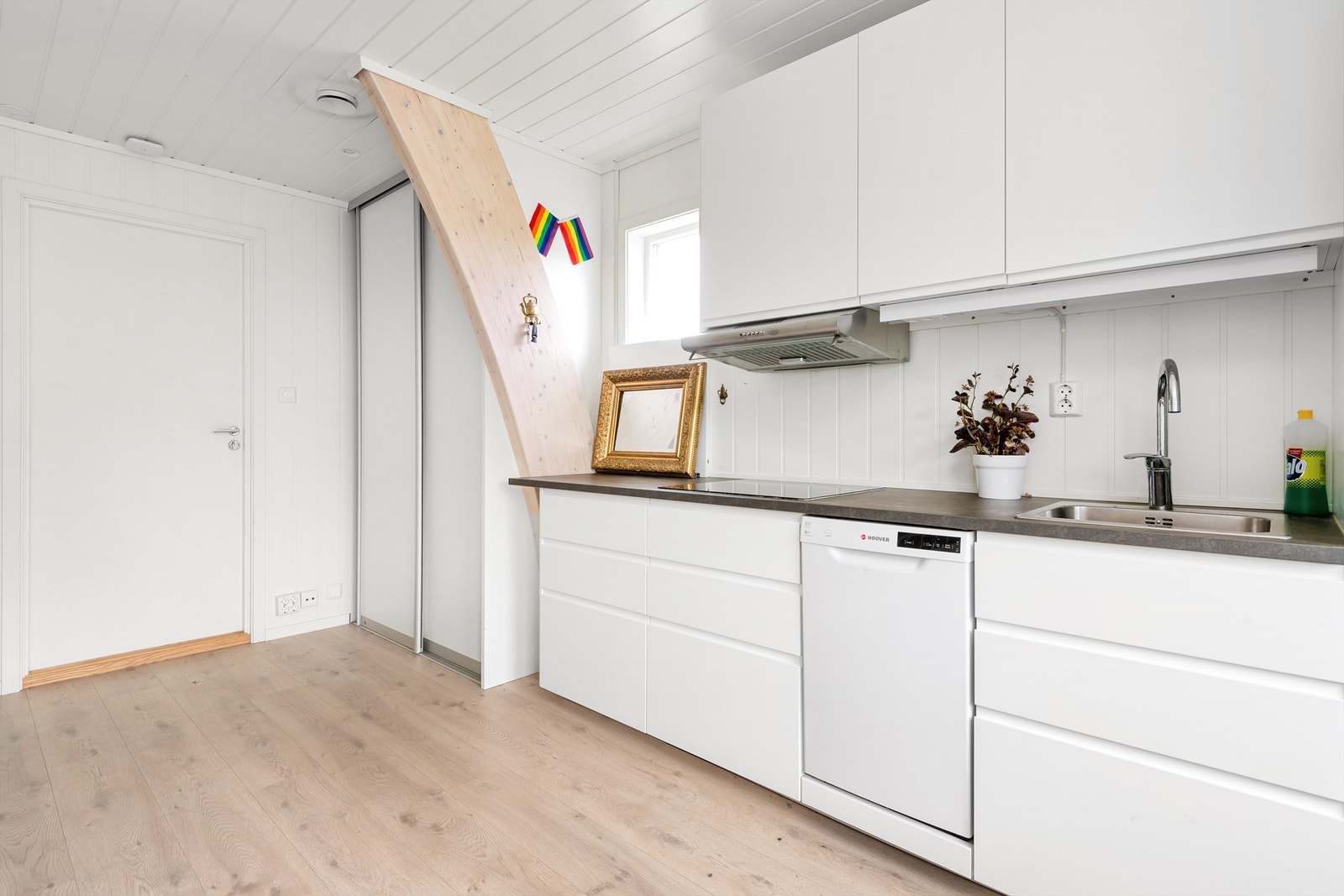 Kjøkken/stue i hybel. Galleribilde