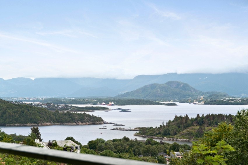 Flott utsikt fra terrasse. Galleribilde