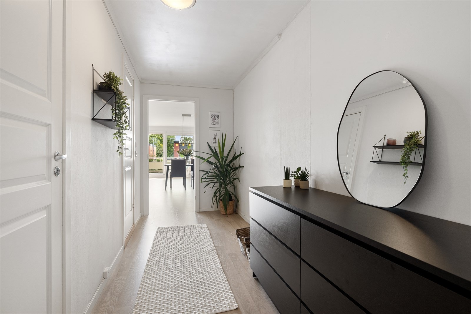 I tillegg medfølger det for denne leiligheten 2 praktiske boder, hvorav en er i u. etasje og en er i kjelleren. Her er det gode oppbevaringsmuligheter. Galleribilde