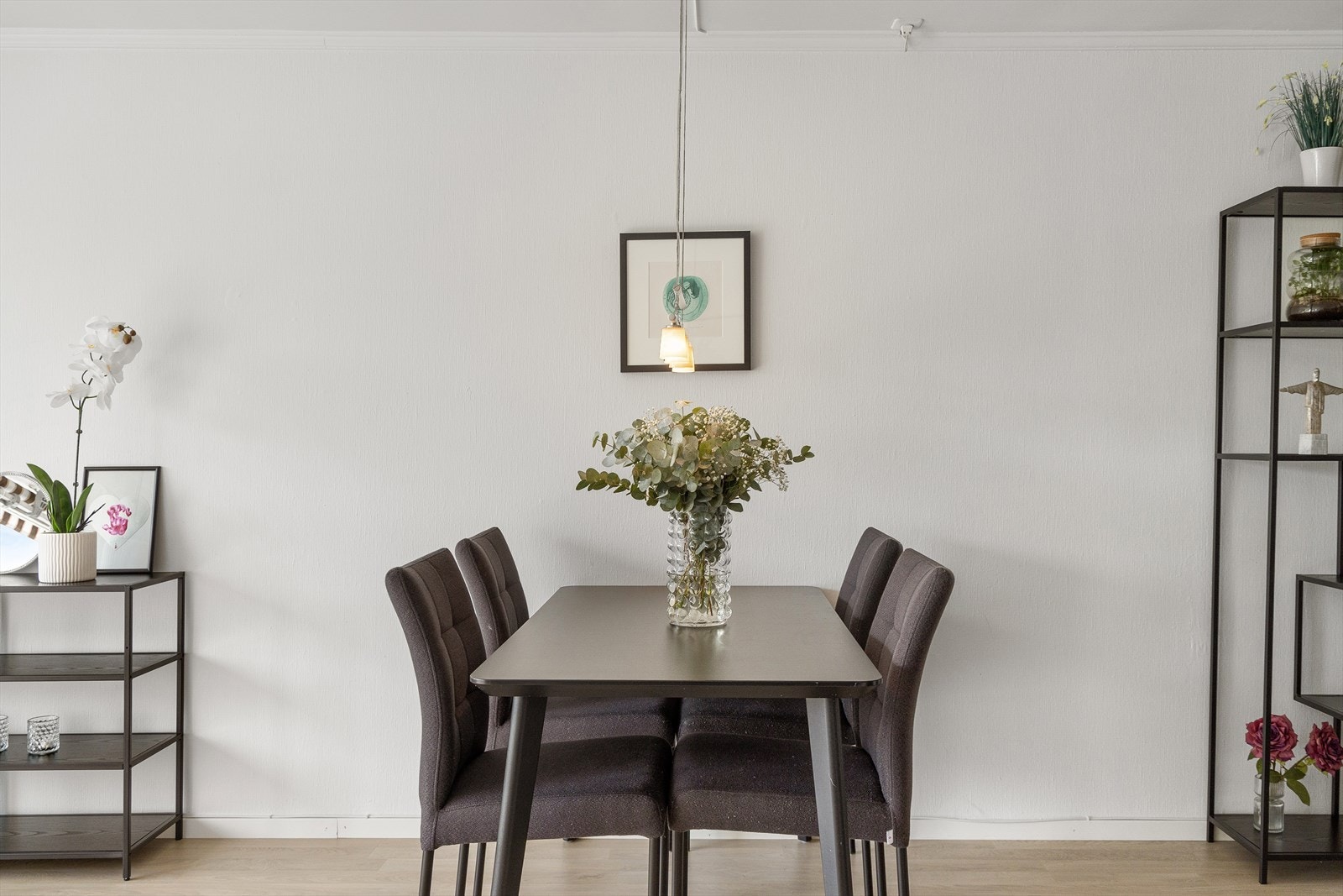 Alt i alt er dette en bolig som tilbyr både komfort og funksjonalitet. Her vil man trives! Galleribilde