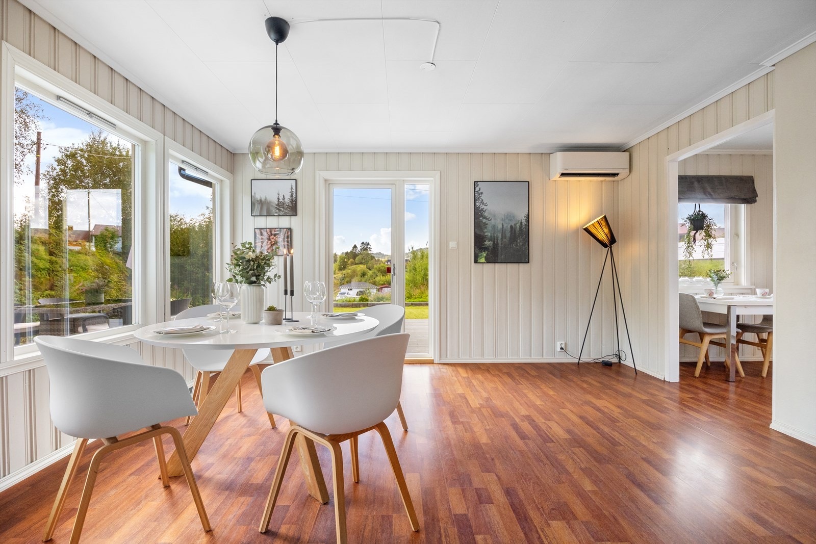 God plass til å innrede med sittegruppe og spiseplass. Galleribilde