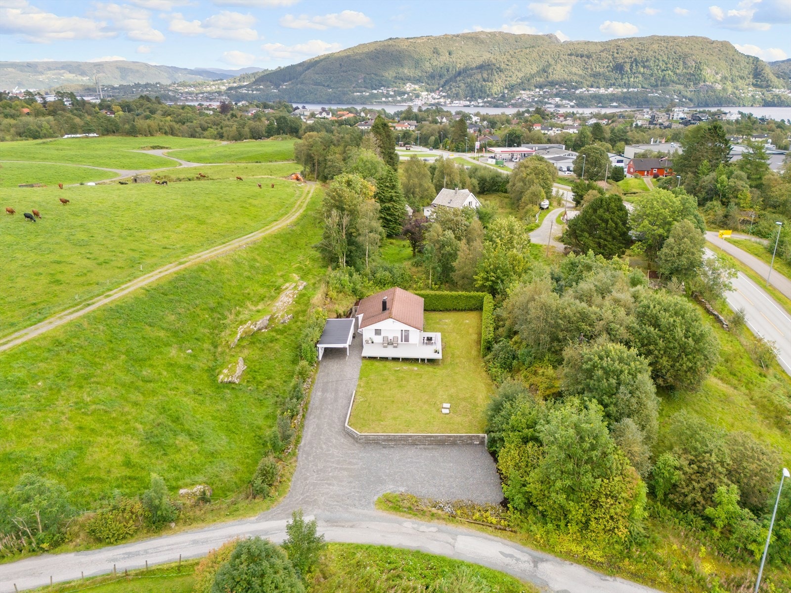 Ta kontakt med Eiendomsmegler Preben Vatne for påmelding til visning eller ved spørsmål. Galleribilde