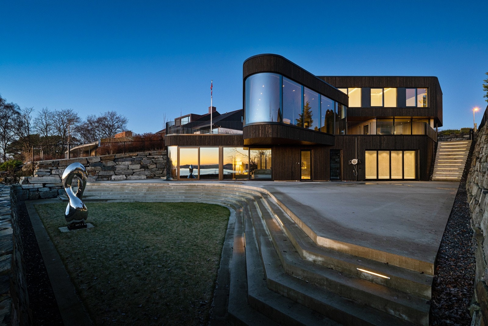 PrivatMegleren v/ Eiendomsmegler MNEF Erlend Haglund presenterer Åsta Kongsmors gate 11 for salg. Galleribilde