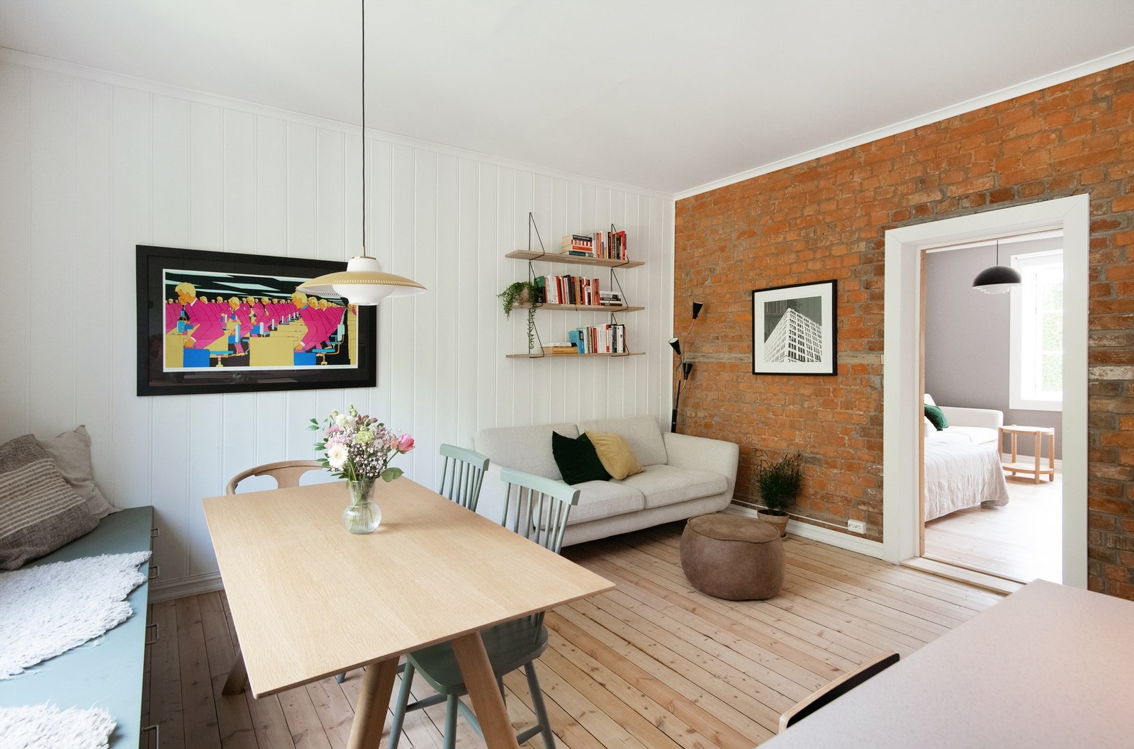 Stort og innbydende oppholdsroms med mye sjarm. Galleribilde