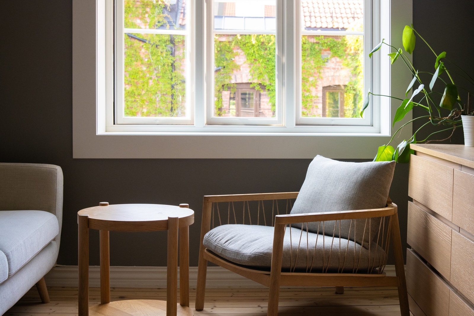 Godt isolerte tre-lags vinduer fra 2019, som isolerer godt mot støy og kulde. Galleribilde