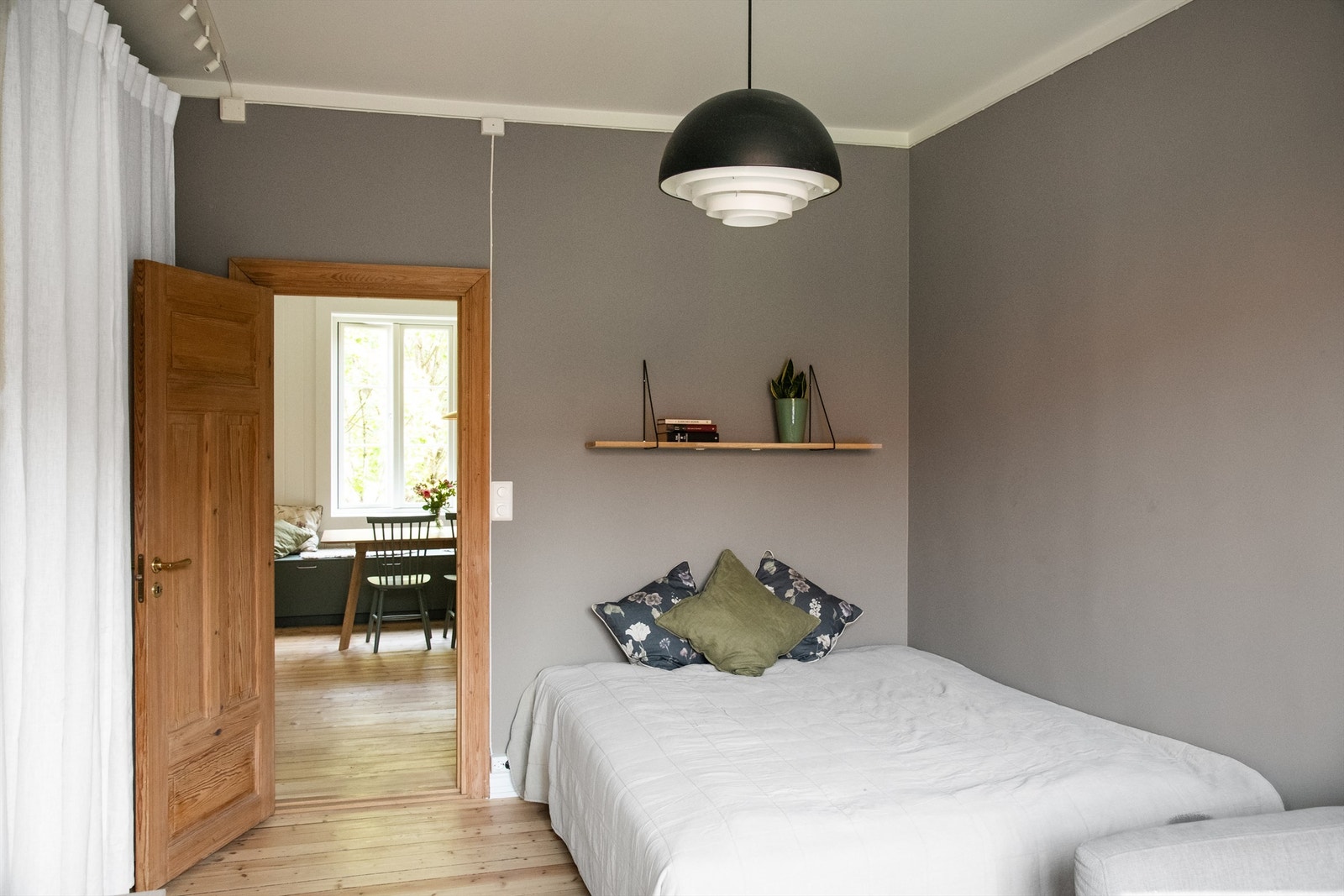 Originale tredører og ramme renovert i 2022. Galleribilde