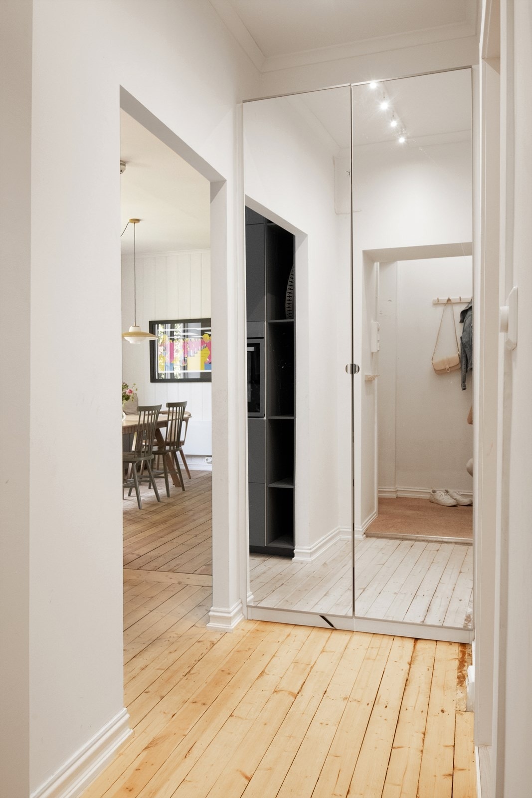 De originale tregulvene i leiligheten ble rehabilitert i 2022. Galleribilde