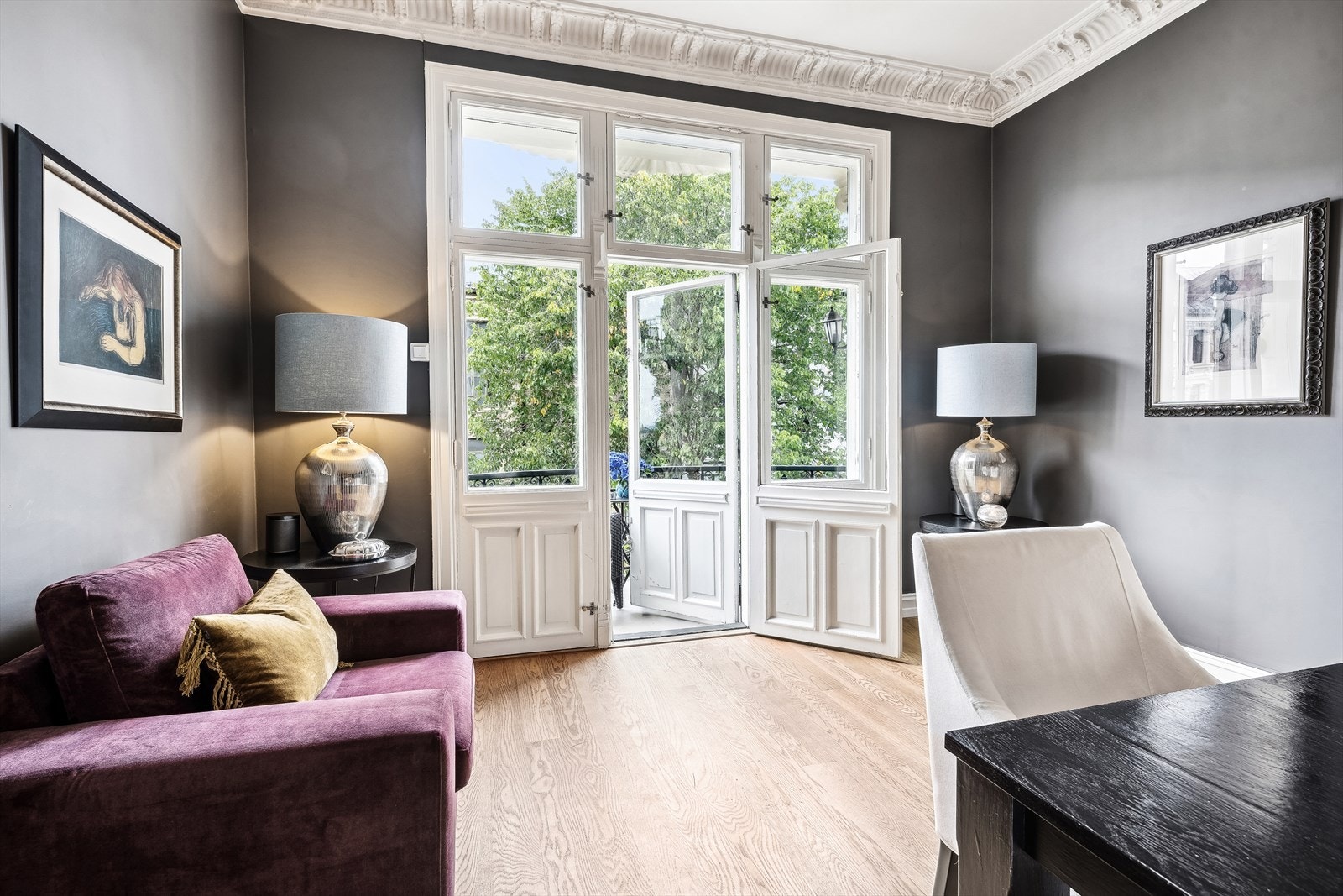 Fra spisestuen har du utgang til en vestvendt balkong på ca. 3 m². Galleribilde