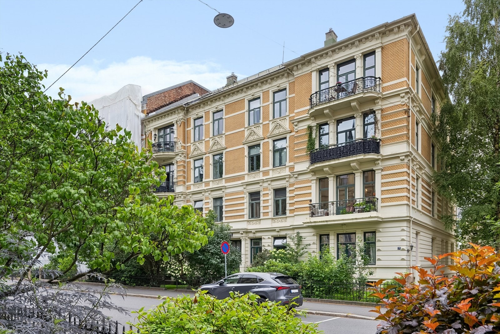 Her har man umiddelbar nærhet til et rikt utvalg av servicetilbud, rekreasjonsmuligheter og offentlig kommunikasjon. Galleribilde