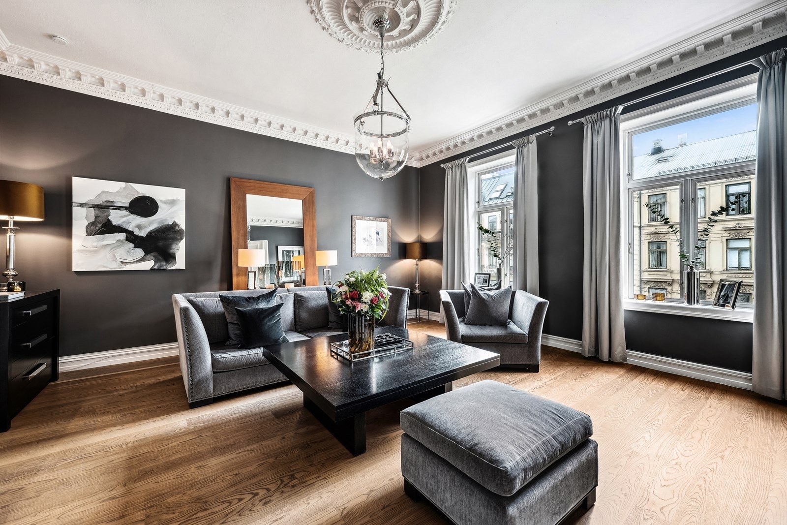 Store deler av leiligheten er modernisert i 2018. Galleribilde