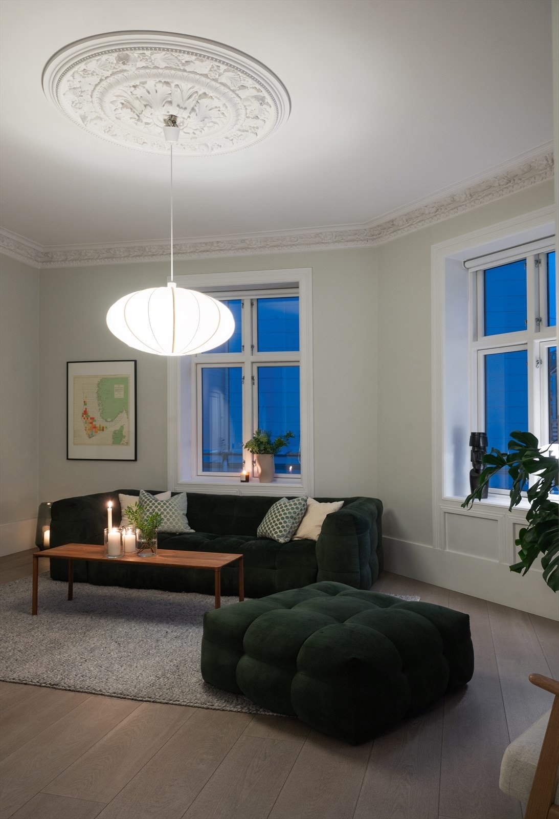 Nydelig oppholdsrom med mange gode innredningsmuligheter. Galleribilde